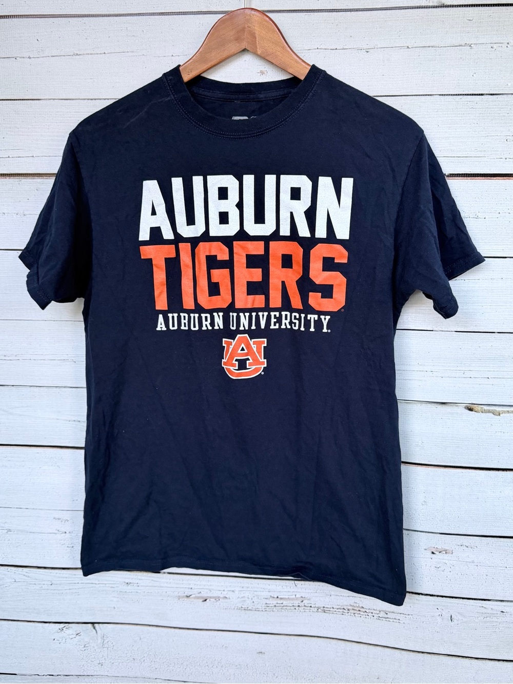 Auburn Tigers Auburn University Graphic Tee Shirt - Medium